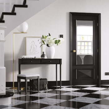 Black-Knightsbridge-Glazed-1L-LifeStyle