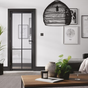 Black-Liberty-Glazed-4L-LifeStyle