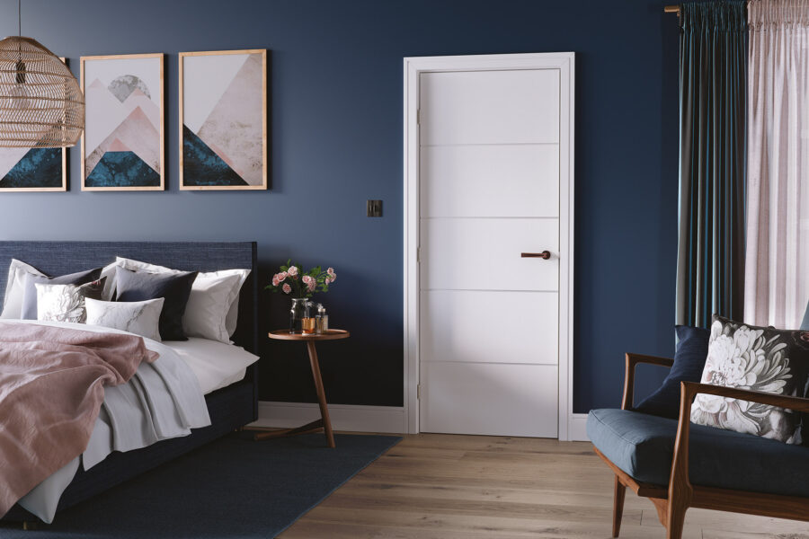 SMOOTH HORIZONTAL 4 LINE MOULDED DOOR